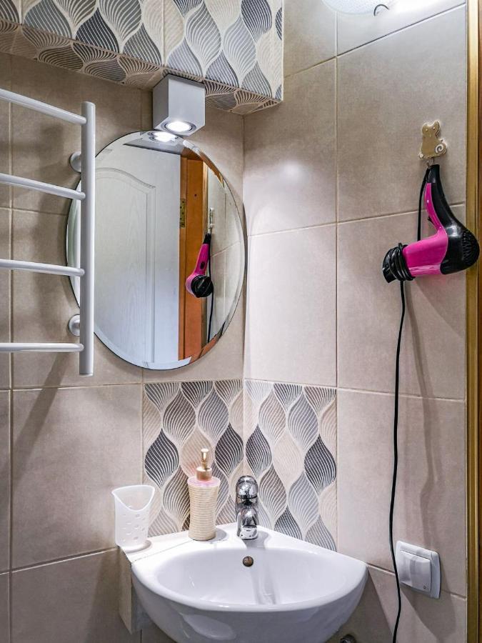 Apartment скеля